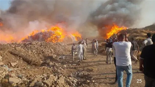 الدفع بـ25 سيارة إطفاء للسيطرة على حريق شونة كتان بقرية شبراملس بالغربية الدفع بـ25 سيارة إطفاء للسيطرة على حريق شونة كتان بقرية شبراملس بالغربية
