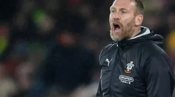 الدوري الإنجليزي.. مدرب ساوثامبتون يطالب لاعبيه بـ”حفظ ماء الوجه” قبل نهاية المشوار
