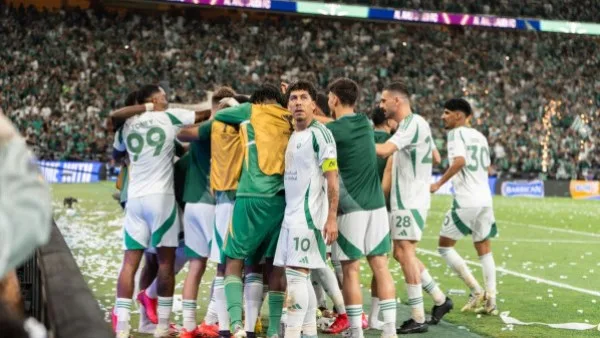 الدوري السعودي.. الأهلي يستقبل التعاون منتشيا بتتويجه الآسيوي الدوري السعودي.. الأهلي يستقبل التعاون منتشيا بتتويجه الآسيوي
