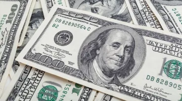 الدولار يواصل الصعود مدعومًا بتصريحات ترامب حول صفقة تجارية مع بريطانيا