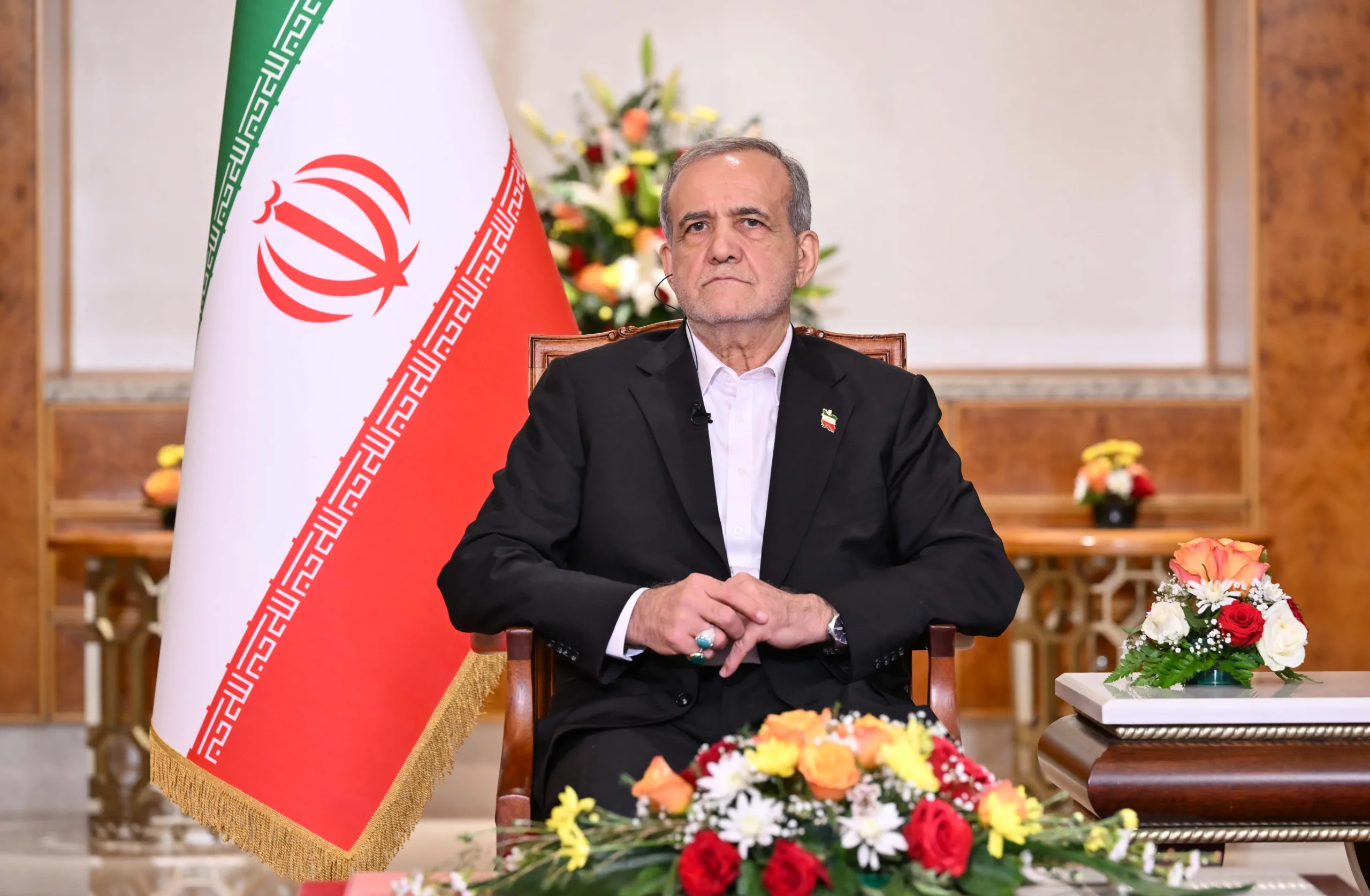 الرئيس الإيراني: استراتيجية بلادنا ترتكز على بناء علاقات قوية والتعاون مع جميع الدول المجاورة.
