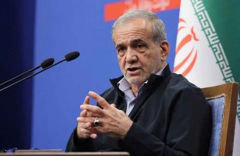 الرئيس الإيراني: الدعوات لتفكيك المنشآت النووية “غير مقبولة” ولن نتخلى عن حقوقنا النووية السلمية الرئيس الإيراني: الدعوات لتفكيك المنشآت النووية “غير مقبولة” ولن نتخلى عن حقوقنا النووية السلمية