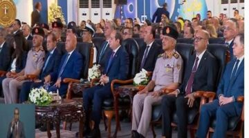 الرئيس السيسى يشاهد فيلما تسجيليا عن دعم عمال مصر