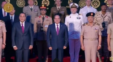 الرئيس السيسي يتوسط صورة تذكارية قبل افتتاح بطولة العالم العسكرية للفروسية رقم 25