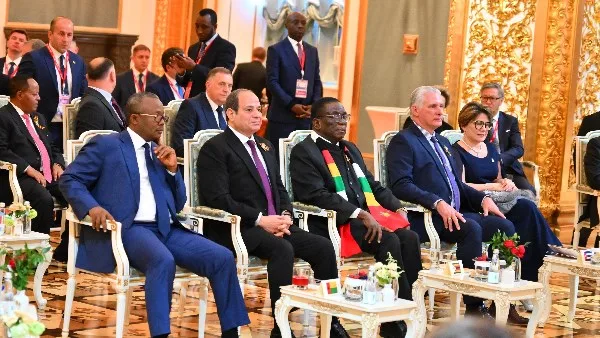 الرئيس السيسي يشارك بحفل عشاء احتفاء بعيد النصر في موسكو الرئيس السيسي يشارك بحفل عشاء احتفاء بعيد النصر في موسكو