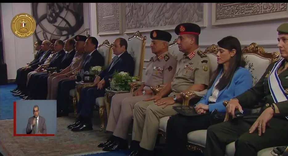 الرئيس السيسي يشهد عرض فيلم تسجيلي عن الفروسية في مصر الرئيس السيسي يشهد عرض فيلم تسجيلي عن الفروسية في مصر