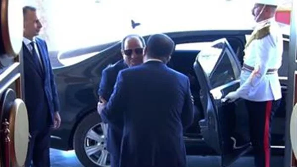 الرئيس السيسي يصل إلى مكان إقامة القمة العربية الرابعة والثلاثين في بغداد الرئيس السيسي يصل إلى مكان إقامة القمة العربية الرابعة والثلاثين في بغداد