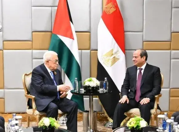 الرئيس السيسي يلتقي نظيره الفلسطيني على هامش احتفالات «عيد النصر» بموسكو الرئيس السيسي يلتقي نظيره الفلسطيني على هامش احتفالات «عيد النصر» بموسكو