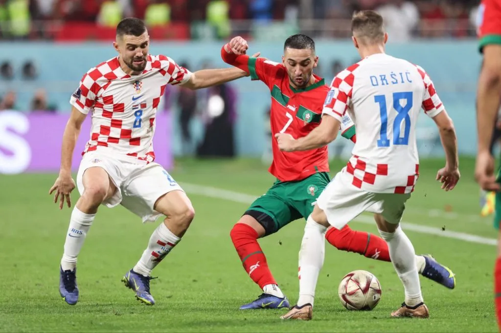 الركراكي يحدد شرطًا لعودة حكيم زياش إلى منتخب المغرب الركراكي يحدد شرطًا لعودة حكيم زياش إلى منتخب المغرب