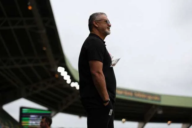 الزمالك يتفاوض مع مدرب غير متوقع لتولي منصب الرمادي.. وشرط للقبول بالتوقيع الزمالك يتفاوض مع مدرب غير متوقع لتولي منصب الرمادي.. وشرط للقبول بالتوقيع
