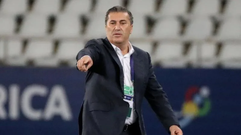 الزمالك يجتمع مع بيسيرو خلال ساعات لتسوية مستحقاته وإعلان رحيله الزمالك يجتمع مع بيسيرو خلال ساعات لتسوية مستحقاته وإعلان رحيله
