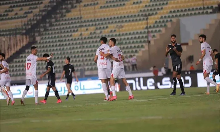 الزمالك يحقق انتصاراً على بتروجيت بنتيجة 3-1 في الدوري المصري الممتاز. الزمالك يحقق انتصاراً على بتروجيت بنتيجة 3-1 في الدوري المصري الممتاز.