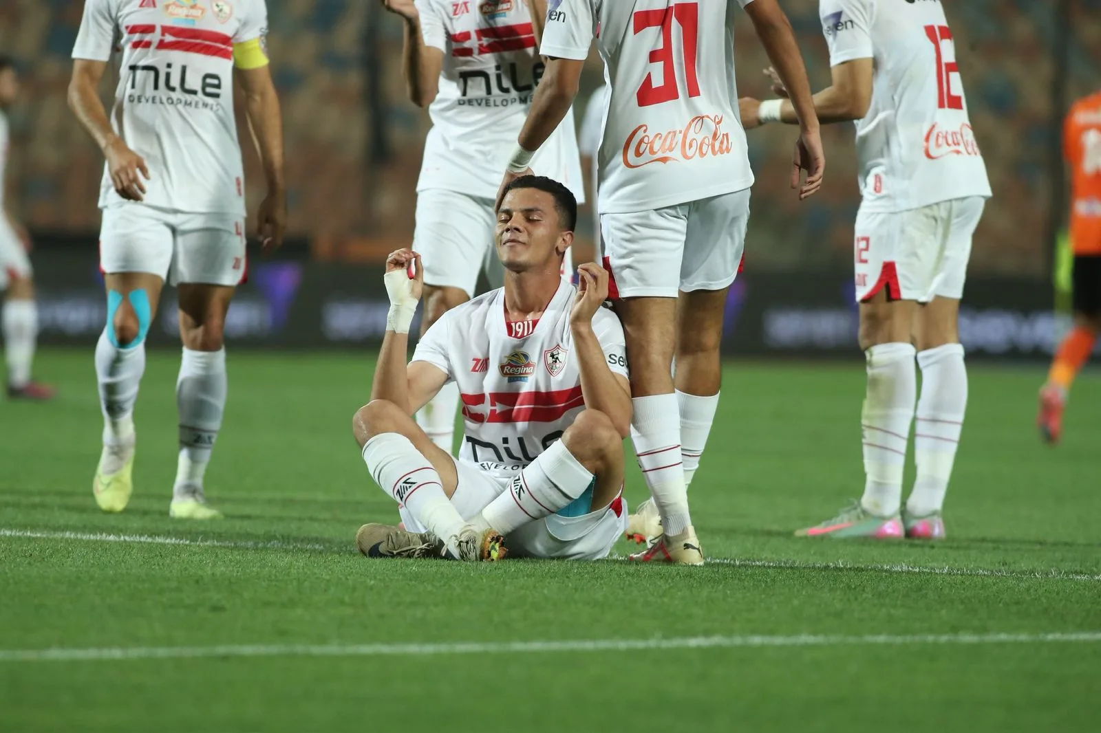 الزمالك يختتم الموسم بانتصار على فاركو ويؤمن المركز الثالث. الزمالك يختتم الموسم بانتصار على فاركو ويؤمن المركز الثالث.