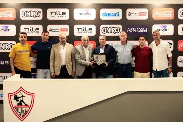 الزمالك يكرم جوزيه بيسيرو ويهديه درع النادي الزمالك يكرم جوزيه بيسيرو ويهديه درع النادي