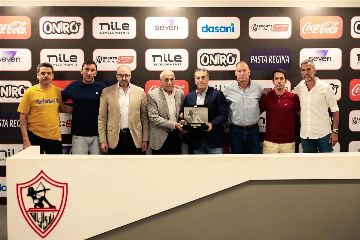 الزمالك يكرّم بيسيرو قبل الرحيل: احترام متبادل ونهاية دون شروط جزائية الزمالك يكرّم بيسيرو قبل الرحيل: احترام متبادل ونهاية دون شروط جزائية