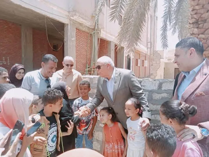 الزملوط والعديسي يرافقان حجاج الوادي الجديد في أجواء من الروحانية.