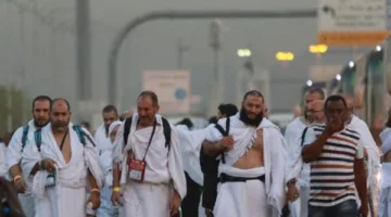 السعودية تعتقل وافدين غير مصرح لهم بالحج عند مداخل مكة وتعلن عن عقوبات صارمة