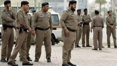 السعودية تعدم رجلي أمن دينا بتهريب المخدرات في سيارة الدورية السعودية تعدم رجلي أمن دينا بتهريب المخدرات في سيارة الدورية