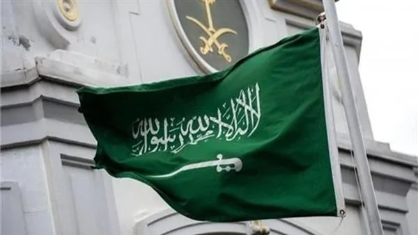 السعودية توقف إصدار تأشيرات الزيارة مؤقتًا السعودية توقف إصدار تأشيرات الزيارة مؤقتًا