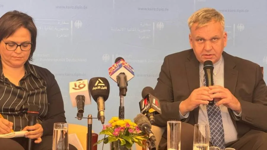 السفير الألماني في القاهرة: نحن نعمل معًا على قضية الهجرة غير الشرعية ومشاريع اقتصادية مشتركة. السفير الألماني في القاهرة: نحن نعمل معًا على قضية الهجرة غير الشرعية ومشاريع اقتصادية مشتركة.