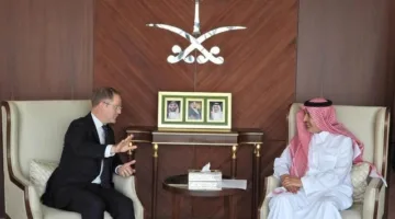 السفير السعودي بالقاهرة يستقبل نظيره البريطاني ويبحثان العلاقات الثنائية