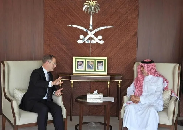 السفير السعودي بالقاهرة يستقبل نظيره البريطاني ويبحثان العلاقات الثنائية السفير السعودي بالقاهرة يستقبل نظيره البريطاني ويبحثان العلاقات الثنائية