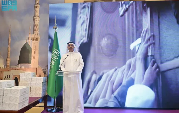 السفير السعودي في تونس يختتم لقاءه بحجاج برنامج ضيوف الملك السعودي.