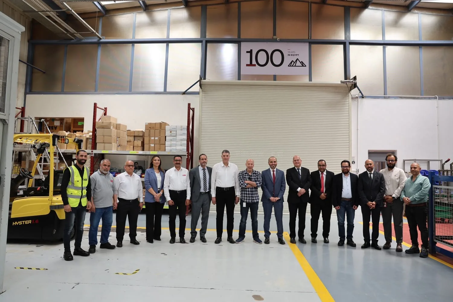 السفير السويدي في مصر يقوم بزيارة لمصانع ABB بالعاشر من رمضان ويثني على دورها وجهودها في تحقيق أعلى معايير الجودة. السفير السويدي في مصر يقوم بزيارة لمصانع ABB بالعاشر من رمضان ويثني على دورها وجهودها في تحقيق أعلى معايير الجودة.