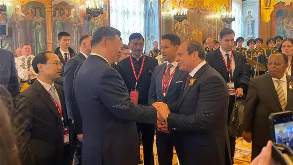 السيسي يتبادل الأحاديث الودية مع قادة العالم في موسكو ويبحث التعاون مع الرئيس الصيني السيسي يتبادل الأحاديث الودية مع قادة العالم في موسكو ويبحث التعاون مع الرئيس الصيني