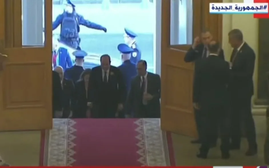 السيسي يصل إلى الكرملين لحضور حفل عشاء القادة المشاركين باحتفالات عيد النصر في روسيا السيسي يصل إلى الكرملين لحضور حفل عشاء القادة المشاركين باحتفالات عيد النصر في روسيا