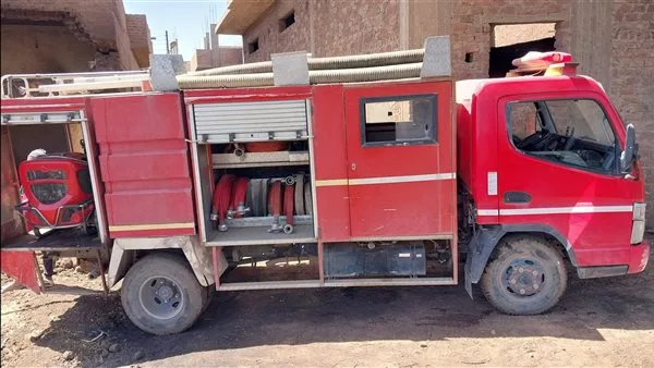 الدفع بسيارة إطفاء للسيطرة على حريق منزل من طابقين بسوهاج الدفع بسيارة إطفاء للسيطرة على حريق منزل من طابقين بسوهاج