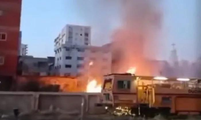 السيطرة على حريق بجوار محطة السكة الحديد بكفر الدوار دون إصابات السيطرة على حريق بجوار محطة السكة الحديد بكفر الدوار دون إصابات