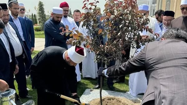 “الشجرة المصرية” تزهر في سمرقند، وزير الأوقاف يغرسها بمحيط مرقد الإمام البخاري “الشجرة المصرية” تزهر في سمرقند، وزير الأوقاف يغرسها بمحيط مرقد الإمام البخاري