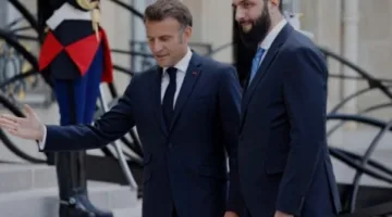 الشرع في فرنسا.. “سجّادة حمراء قصيرة جدًّا” استقبلت “الجهادي السابق”.. ماكرون لم ينشر أي صورة معه والأخير سارع لشُكره!.. كيف اختبئ “الجولاني” خلف الأسد بعد اتهامه بإرهاب الفرنسيين ولماذا اختار زيارة من استعمروا بلاده أوّلًا؟.. “باريس لنا إلى يوم القيامة”!