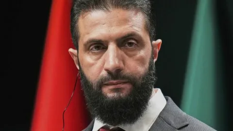 الشرع: نُجري مفاوضات غير مباشرة مع إسرائيل لتهدئة الأوضاع بين الجانبين ولن نسمح بالفتن الطائفية ولا بانتهاك سيادة سوريا الشرع: نُجري مفاوضات غير مباشرة مع إسرائيل لتهدئة الأوضاع بين الجانبين ولن نسمح بالفتن الطائفية ولا بانتهاك سيادة سوريا