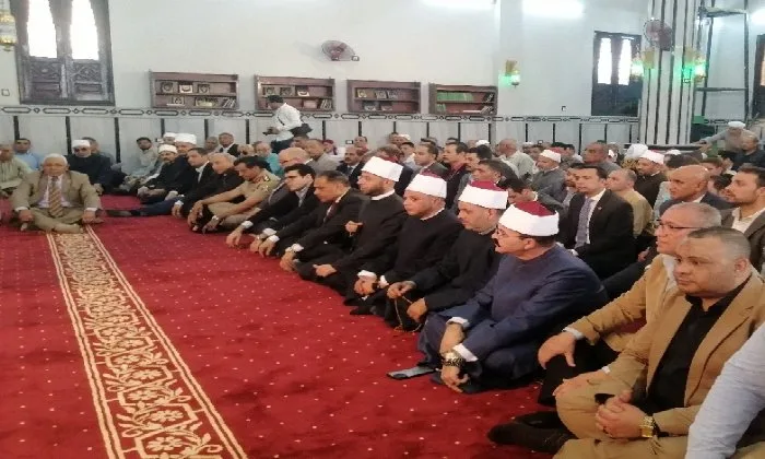 الشرقية تحتفي بذكرى ميلاد قامة الأزهر.. وزير الأوقاف والمحافظ يؤديان صلاة الجمعة بمسجد الدكتور عبد الحليم محمود الشرقية تحتفي بذكرى ميلاد قامة الأزهر.. وزير الأوقاف والمحافظ يؤديان صلاة الجمعة بمسجد الدكتور عبد الحليم محمود