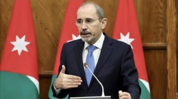 الصفدي: نتعاون مع أنقرة ودمشق لإنهاء الهجمات الإسرائيلية على سوريا وسنسعى لمواجهة التحديات ومحاربة الإرهاب.