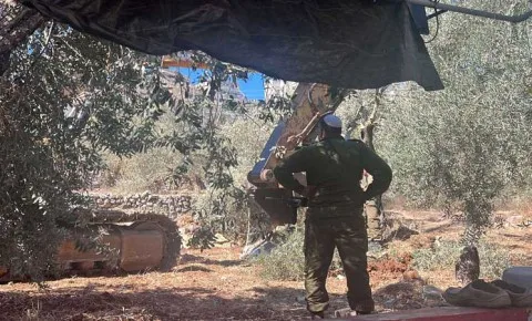 الضفة.. جدار إسرائيلي يحوّل بلدة سنجل الفلسطينية إلى سجن الضفة.. جدار إسرائيلي يحوّل بلدة سنجل الفلسطينية إلى سجن
