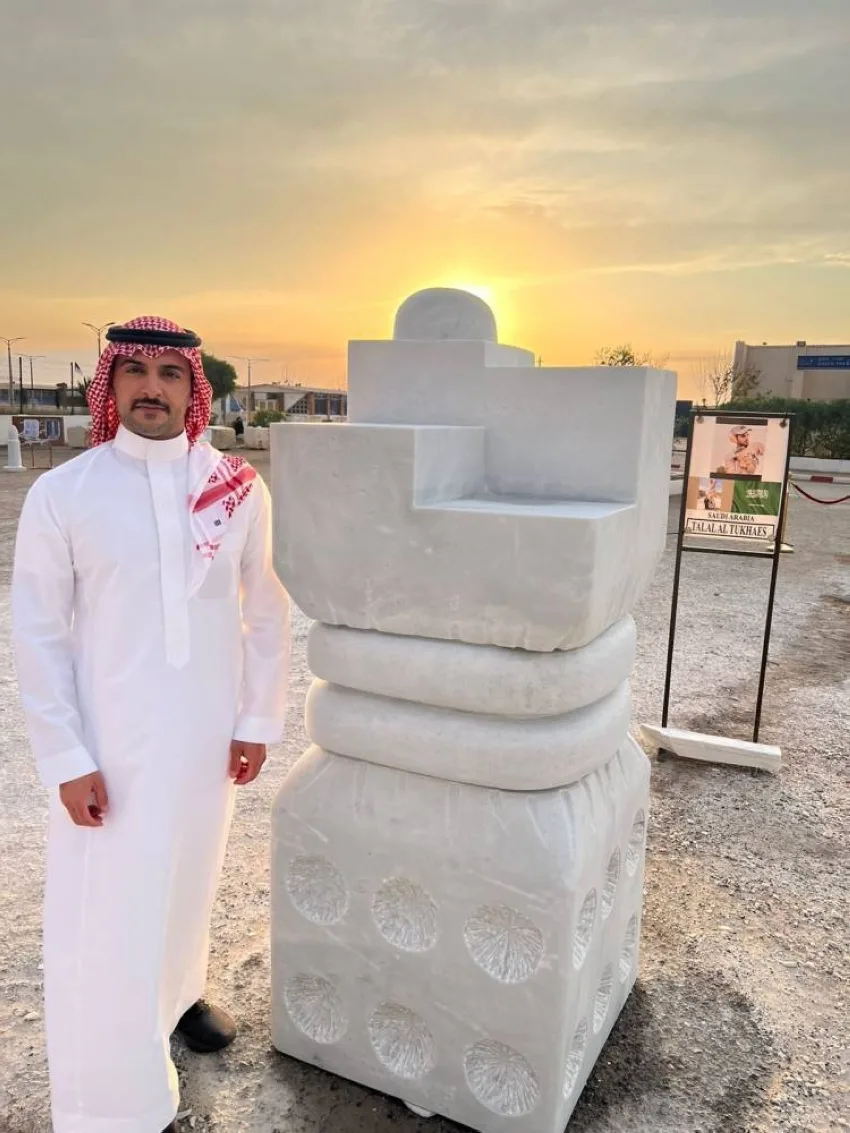 الطخيس يشارك في المؤتمر الدولي للنحت في الجزائر باسم المملكة