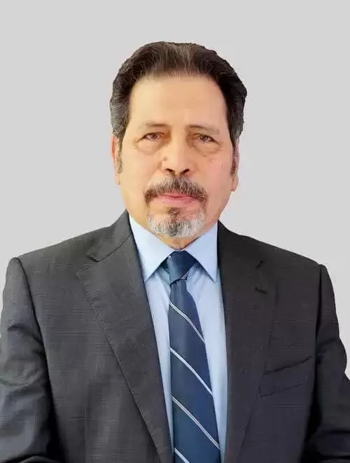 الطفل يوسف أسامة نصار يتعافى بعد جراحة ناجحة في يده