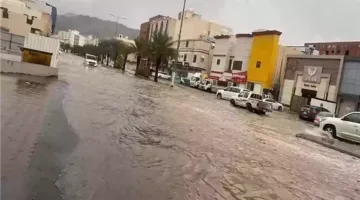 الطقس في السعودية اليوم.. 3 مناطق تواجه السيول وتساقط البرد