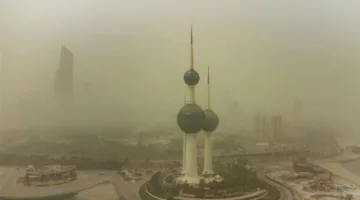 الطقس في الكويت اليوم.. أجواء حارة مع رياح نشطة مثيرة للغبار