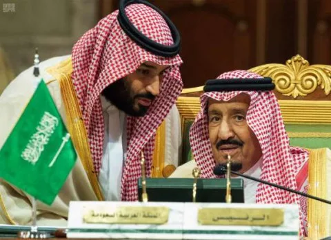 العاهل السعودي وولي عهده يُهنّئان البابا الجديد بمناسبة انتخابه العاهل السعودي وولي عهده يُهنّئان البابا الجديد بمناسبة انتخابه