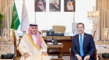 العنقري يتباحث مع مدير معهد مراجعة الحسابات حول تعزيز سبل التعاون.
