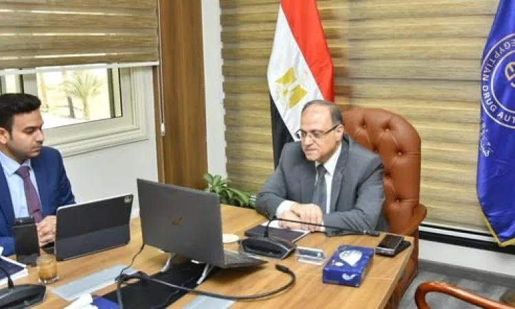 الغمراوي يبحث تعزيز التعاون في مجال الصناعات الدوائية مع البحرين الغمراوي يبحث تعزيز التعاون في مجال الصناعات الدوائية مع البحرين