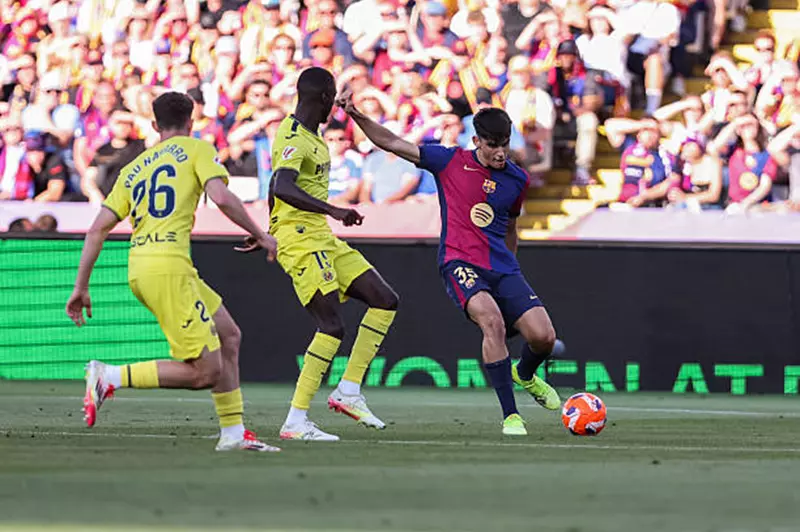 “الغواصات في دوري الأبطال”: برشلونة يتعرض للخسارة أمام فياريال خلال احتفالهم بالدوري