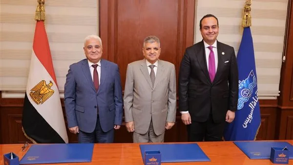 الفريق أسامة ربيع يوقع اتفاقية لتعزيز الحقوق التأمينية والصحية للعاملين في هيئة قناة السويس الفريق أسامة ربيع يوقع اتفاقية لتعزيز الحقوق التأمينية والصحية للعاملين في هيئة قناة السويس