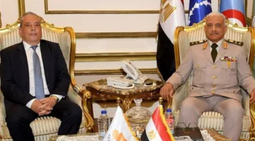 الفريق أول عبد المجيد صقر يلتقى وزير الدفاع القبرصى 