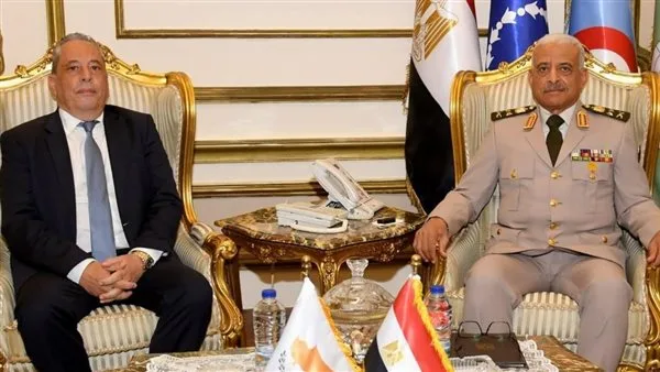 الفريق أول عبد المجيد صقر يلتقى وزير الدفاع القبرصى الفريق أول عبد المجيد صقر يلتقى وزير الدفاع القبرصى