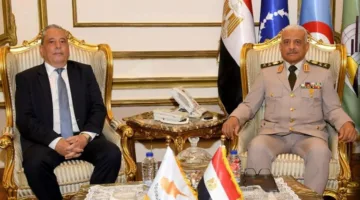 الفريق أول عبدالمجيد صقر يبحث سبل التعاون العسكري مع وزير الدفاع القبرصي